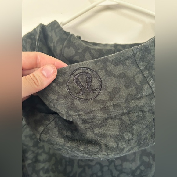 Lululemon Scuba Hoodie 365 Camo Dark Olive Black Womens Size 8 - Picture 5 of 11